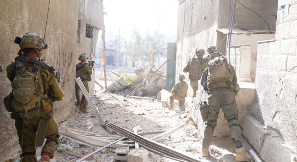 Israelske styrker i aksjon på Gazastripen.
 Foto: IDF SPOKESPERSON'S UNIT.