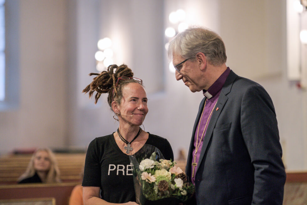 Sunniva Gylver til stede i Oslo domkirke som nytilsatt biskop. Her med preses Olav Fykse Tveit.
 Foto: Thomas Fure / NTB