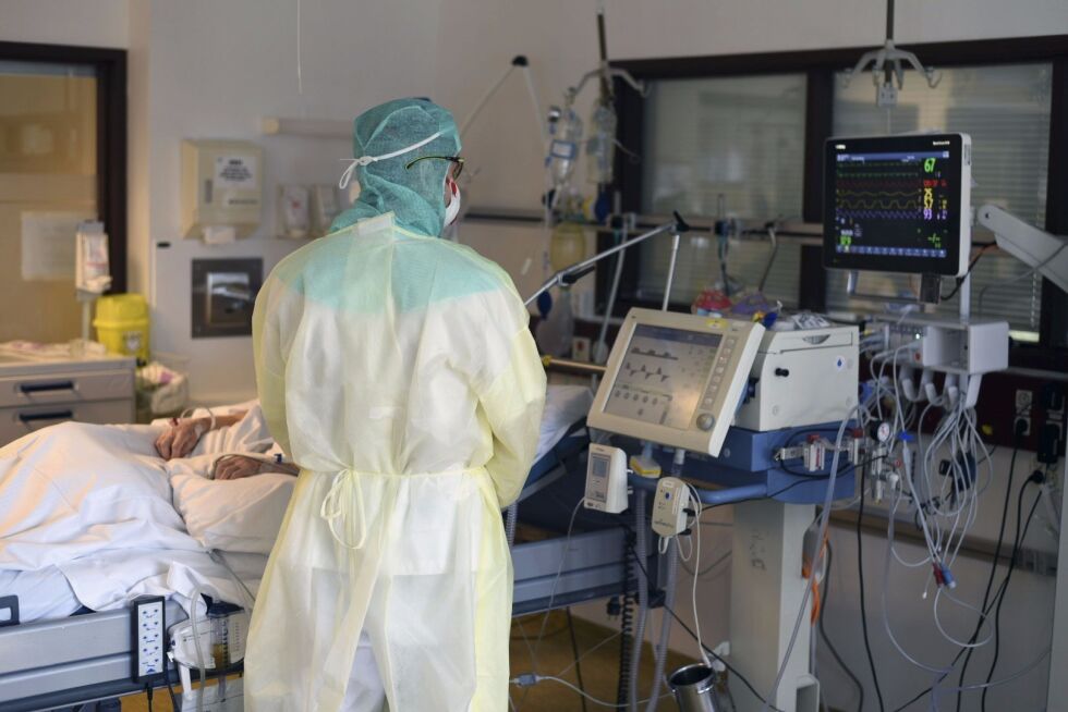 Vestre Viken HF har selv tatt bilder fra innsiden av covid-posten på Bærum sykehus som viser personale iført smittevernutstyr under behandling av koronasmittede pasienter. Illustrasjonsbilde.
 Foto: Vestre Viken HF / NTB scanpix