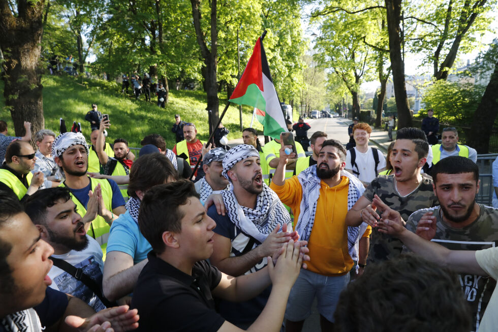 Palestinakomiteen holder Nakba-markering utenfor den israelske ambassade i Parkveien i Oslo.
 Foto: Cornelius Poppe / NTB