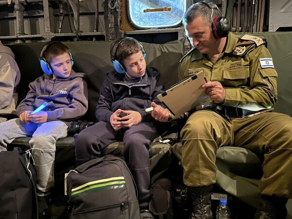 Elleve gisler sluppet fri av Hamas er i Israel