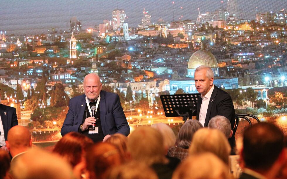 OSLO NESTE?:  Albert Veksler tok fram TV-gründer Jan Hanvold og foreslo Oslo som neste sted for Jerusalem Prayer Breakfast.
 Foto: Trine Overå Hansen