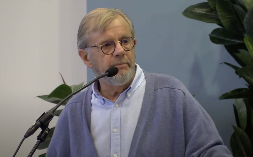 SAMLIVSTEOLOGI: MF-professor og Terje Hegertun har gitt ut bok der han forsvarer en teologi som åpner for likekjønnet samliv. Han deltok på frokostmøte på MF onsdag, sammen med Misjonskirke-pastor Erik Andreassen.
 Foto: Skjermdump fra YouTube