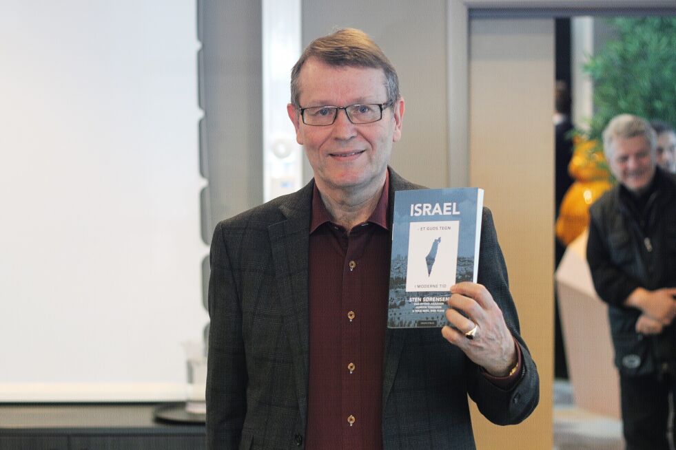 Ny bok: Sten Sørensen har sammen med en rekke forfattere gitt ut ny bok om Israel.
 Foto: Tor Erik Myhre