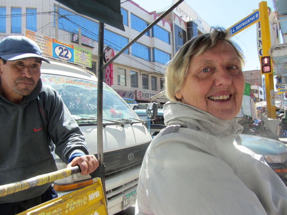 GLAD MISJONÆR: Misjonær Wenche Lunde på tur med sykkeldrosje i Juliaca i Peru.
 Foto: Kirsten Marie Dagsland