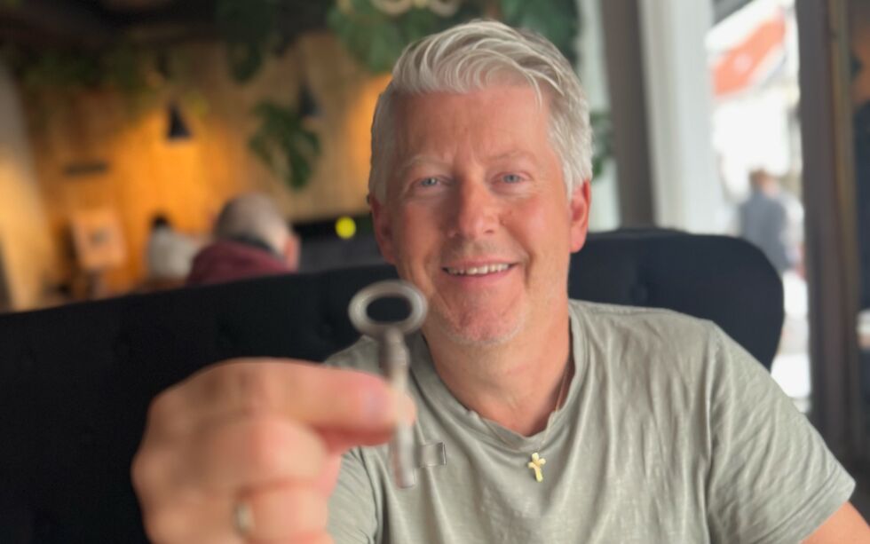 ÅNDELIG AUTORITET: Da han ble bedt for av den svenske predikanten Marcus Bloom, fikk han overlevert en nøkkel, som symbolsk er nøkkel til byen – det handler om åndelig autoritet.
 Foto: Ingvill Mydland