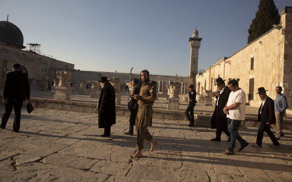 Jøder ankommer Tempelhøyden for å tilbe. Jøder har begrenset adgang til et av de mest helligste stedene i sin religion, i sitt eget hjemland.
 Foto: Maya Alleruzzo / NTB