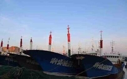 Kristne fiskere blir tvunget til å fjerne kors i Qushan, Kina.
 Foto: China Aid