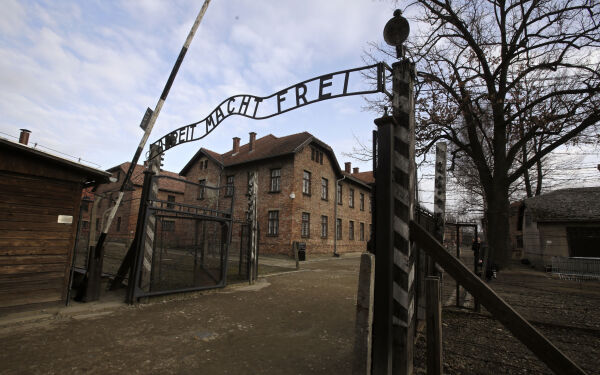 Auschwitz-heltens sønn søker millionerstatning fra Polen for farens henrettelse i 1948