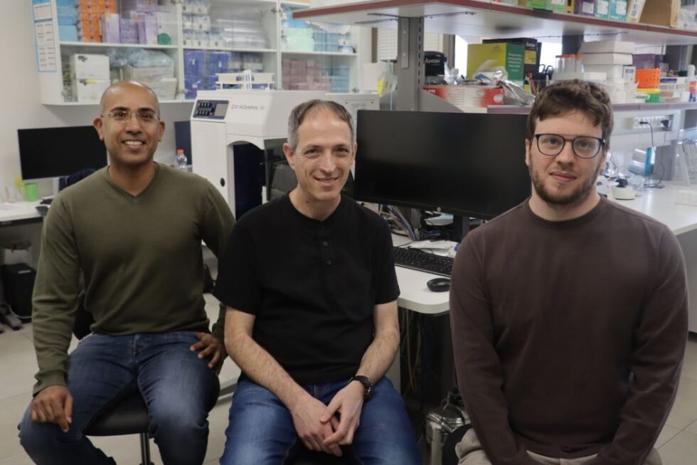 Professor Asaf Madi, professor Roded Sharan og apputvikler Ron Sheinin.
 Foto: Tel Aviv University