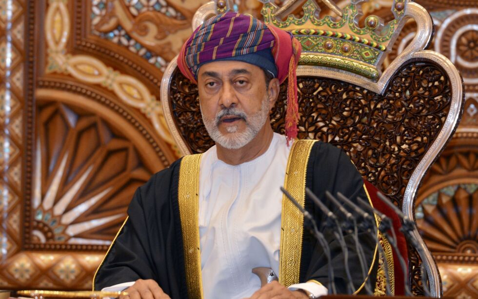 Omans nye sultan Haitham bin Tariq Al Said tok over fra Qaboos bin Said som etter å ha tatt makten i 1970 var den lengstsittende monarken i Midtøsten.
 Foto: Oman News Agency
