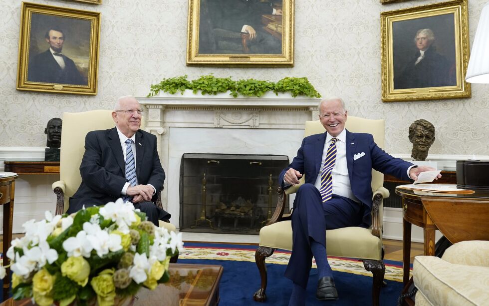 USAs president Joe Biden (til høyre) tok imot Israels president Reuven Rivlin i Det hvite hus mandag.
 Foto: Susan Walsh/NTB