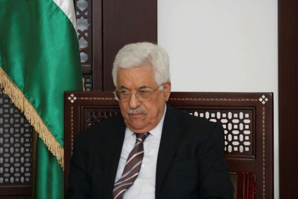 Abbas ga opp og avsluttet økonomisk krisetilstand