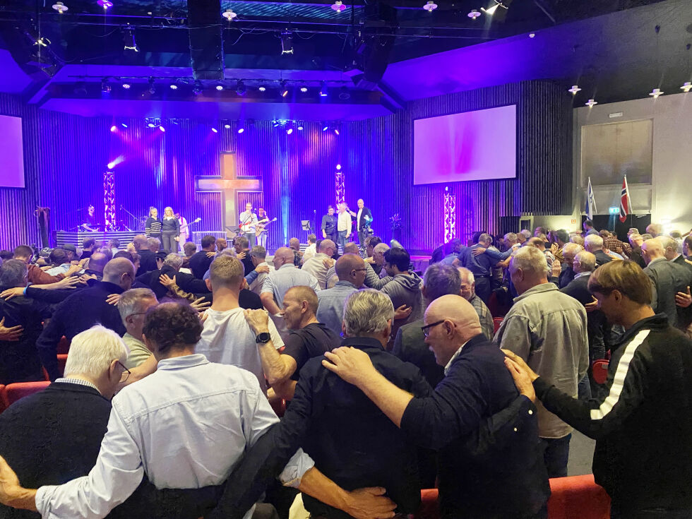 SALVET SANG: Alle møtene ble innledet med lovsang og tilbedelse.
 Foto: Dag Buhagen