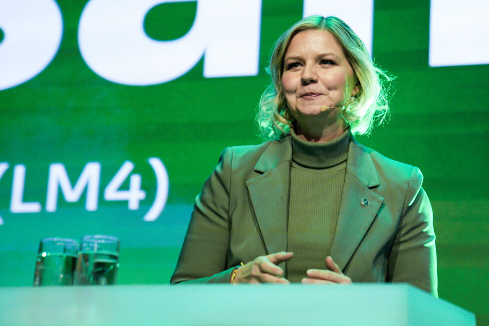Venstres leder Guri Melby taler til landsmøtet til Venstre på Thon Hotel Arena i Lillestrøm.
 Foto: Anton Talos/NTB