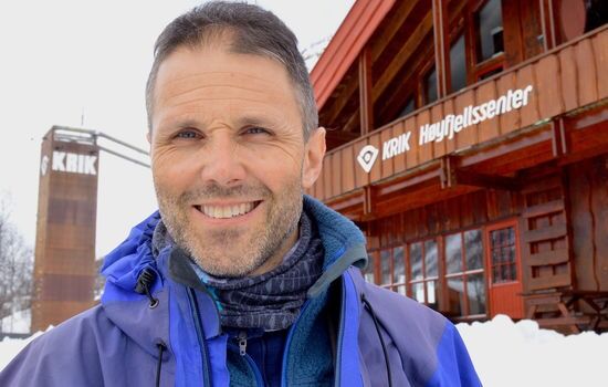 SAMTALER: – Jeg tror menn åpner seg lettere når det bare er menn til stede, sier bestyrer Gudmund Juliebø på KRIK Høyfjellssenter i Hemsedal. Foto: Stein Gudvangen, KPK.
