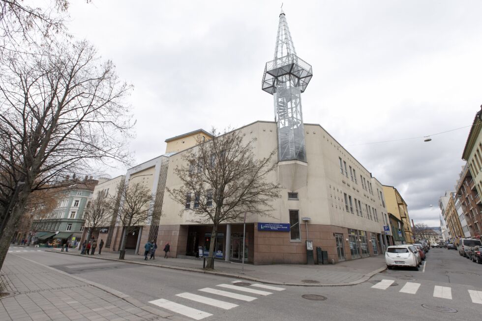 I Oslo er 8,7 prosent av innbyggerne medlem i et islamsk trossamfunn, i fjor var andelen 9,1 prosent. Bildet viser Norges største moské, Central Jamaat Ahle-Sunnat på Grønland i Oslo. Foto: Gorm Kallestad / NTB scanpix