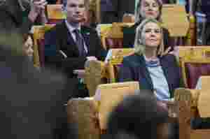 Listhaug savner svar om oktoberbarna