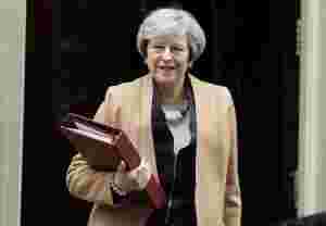 Parlamentet støtter Mays brexit-plan
