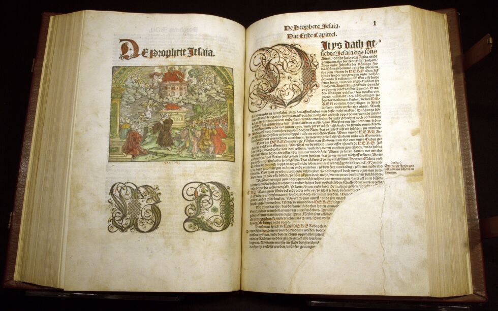 Nydelig typografi og flotte farger i Luther-bibelen fra 1533.