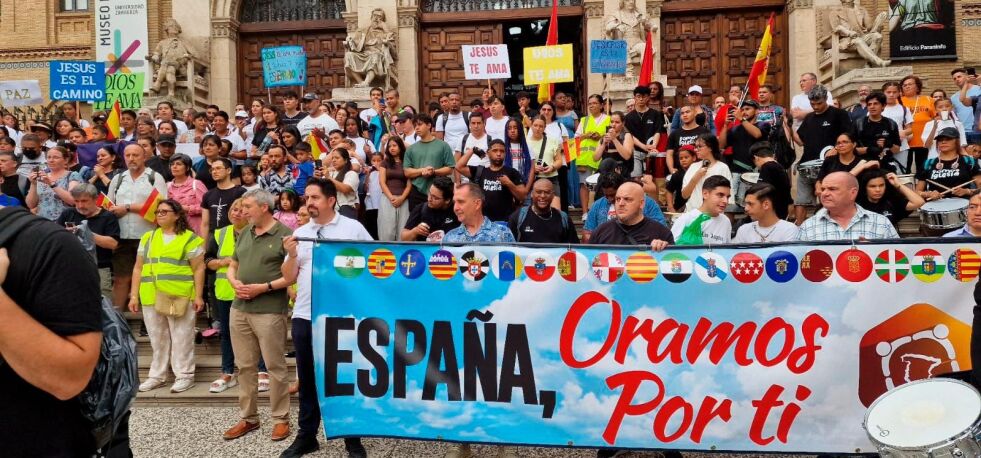 Det er 18. år på rad at evangeliske kristne går sammen i en gi
gantisk bønneaksjon for Spania. Her i Zaragoza.
 Foto: España Oramos Por Ti