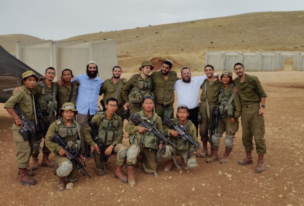 Foto av soldater fra Bnei Menashe-samfunnet under de pågående kampene på Gazastripen.
 Foto: Shavei Israel.
