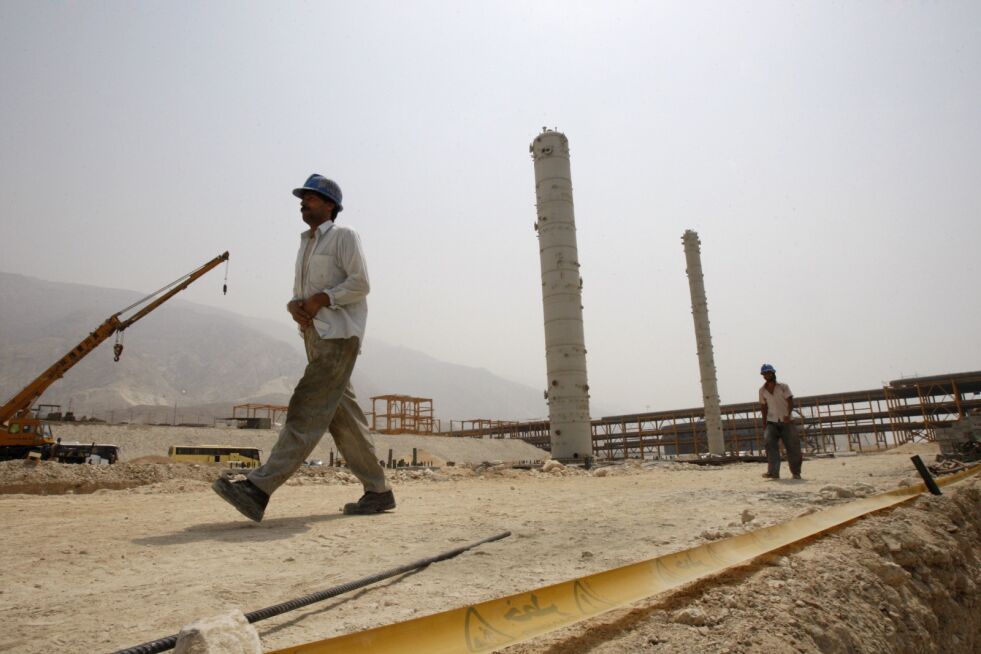 Arbeidere på et anleggsområde ved gassfeltet South Pars i Iran. Foto: AP/NTB scanpix