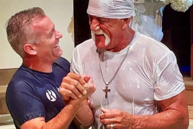 Hulk Hogan etter å ha gått i dåpens grav i desember 2023.
 Foto: Hulk Hogan Instagram.