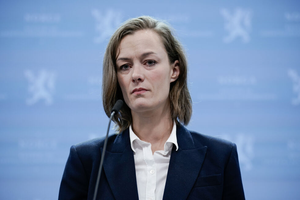 Kultur- og likestillingsminister Anette Trettebergstuen (Ap) på pressekonferanse der hun kunngjør at hun trekker seg som statsråd etter at hun har brutt habilitetsreglene.
 Foto: Stian Lyseberg Solum / NTB