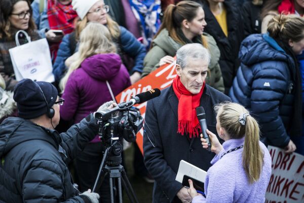 Solberg henviser Støres abortspørsmål til KrF-forhandlinger