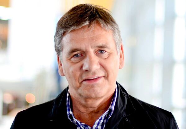 Leiv O. Holstad er død