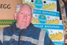 84-åring hjelper kloakkbarna
