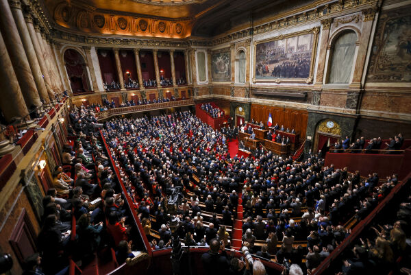 Frankrike vedtar grunnlovsfestet rett til abort