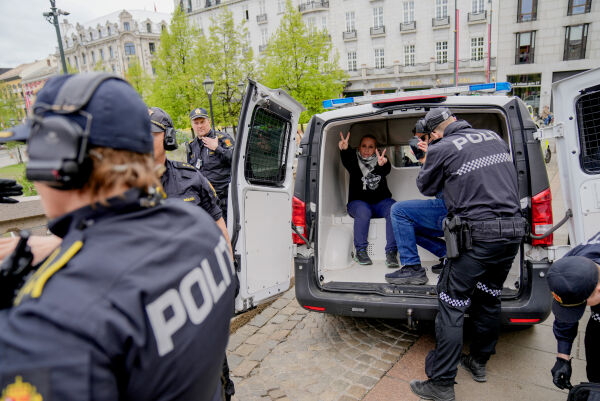 Politiet fjernet Palestina-demonstranter foran Stortinget