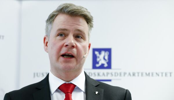 Amundsen vil ikke følge opp Frp-vedtak om omskjæring