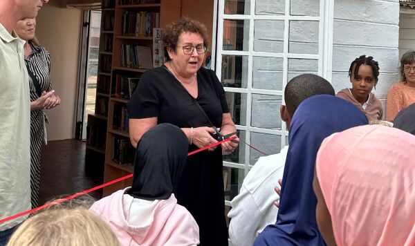Olaug Bollestad åpnet bibliotek i Nairobi