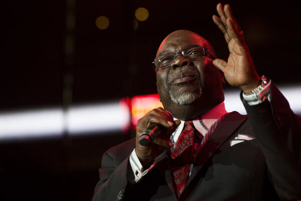 TD Jakes kritisert for måten han avviste anklage om seksuell umoral på