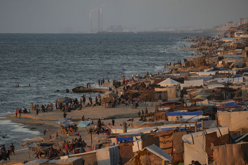 Våpenhvilen mellom Israel og Hamas på Gazastripen trer i kraft klokken 8.30 søndag morgen, ifølge meklerlandet Qatar.
 Foto: Abdel Kareem Hana / AP / NTB