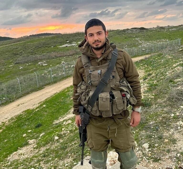 Sersjant i det israelske forsvaret Natan Fitoussi ble drept av sin egen avdeling, tilsynelatende som følge av en kommunikasjonsfeil.
 Foto: IDF