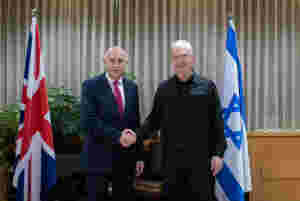 Storbritannia står med Israel