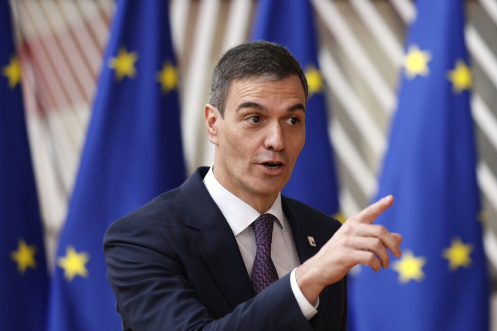 I EU: Spanias statsminister Pedro Sanchez ankommer her et EU-toppmøte i Brussel, torsdag 21. mars.
 Foto: NTB/AP/Omar Havanaa