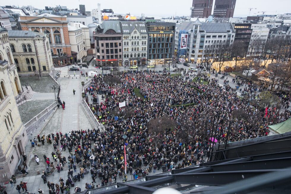 Lørdag 17. november ble det demonstrert for å beholde dagens abortlov i 33 norske byer. Her fra demonstrasjonen foran Stortinget i Oslo.
 Foto: Trond Reidar Teigen / NTB scanpix