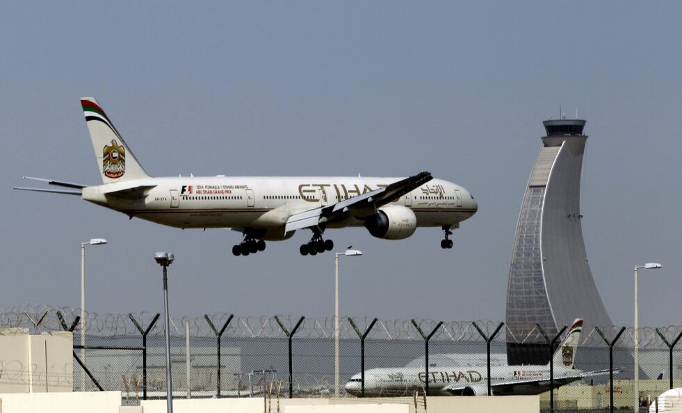 Etihad Airways-fly forbereder seg på å lande på flyplassen i Abu Dhabi i De forente arabiske emirater. Illustrasjonsbilde.
 Foto: Kamran Jebreili