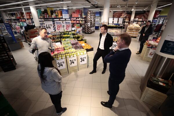 Ropstad sier nei til påskeåpne butikker