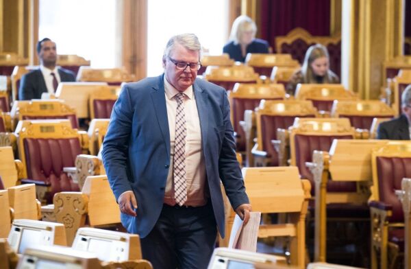 – Jobber for å legge frem eget forslag