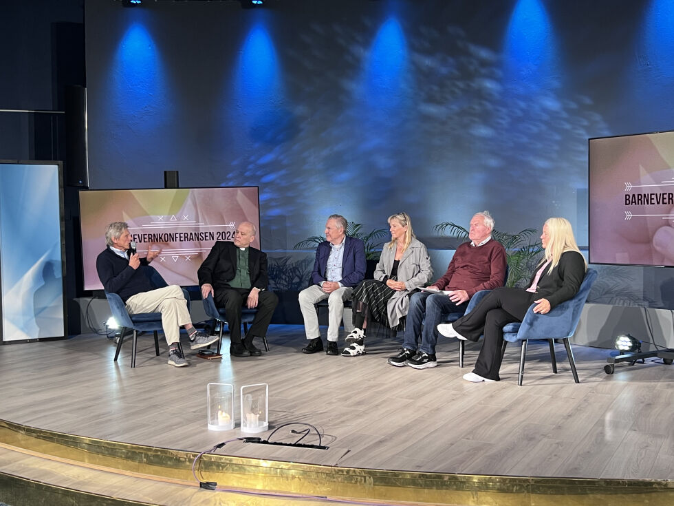Panel: Fra v.: Einar C. Salvesen, Jan-Aage Torp, Finn Jarle Sæle, Ester Solberg, Ragnar Hertzberg Næss og Lillian Gran.
 Foto: Trine Overå Hansen
