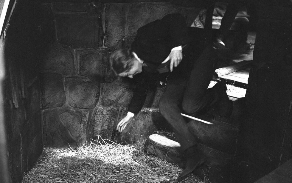 Per Sunderland spilte hovedrollen i den store filmen om legpredikanten Hans Nielsen Hauge. Her kastes Hauge i fangehullet i militærfengselet, med Bibelen i hånden. Illustrasjonsbilde.
 Foto: Aage Storløkken / NTB