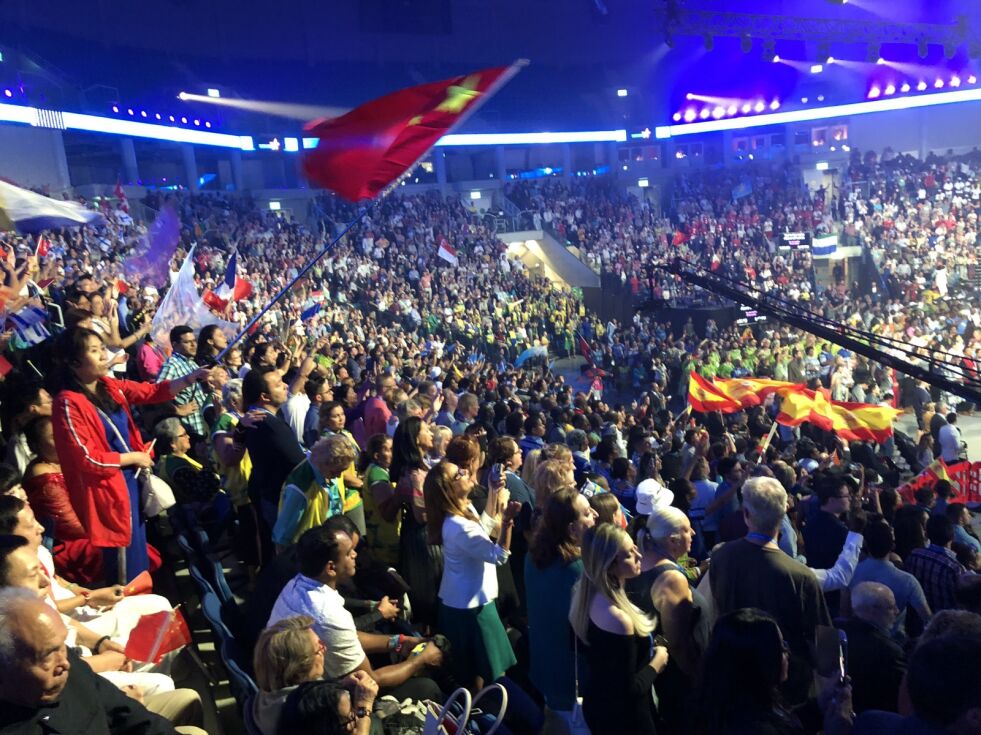 Mange tusen samlet for å prise Israel Gud i Paise Arena i Jerusalem.
 Foto: Daniel Haddal