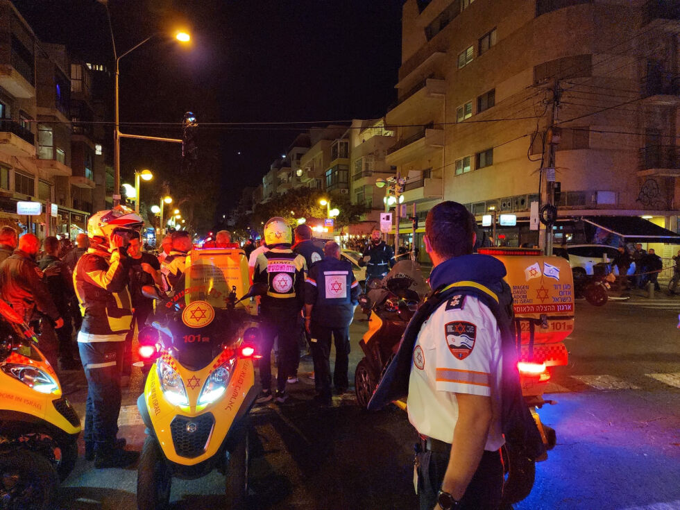 Bilde fra terrorangrepet i Tel Aviv torsdag 9. mars, der tre menn ble skutt mens de var på vei til bryllup.
 Foto: MDA