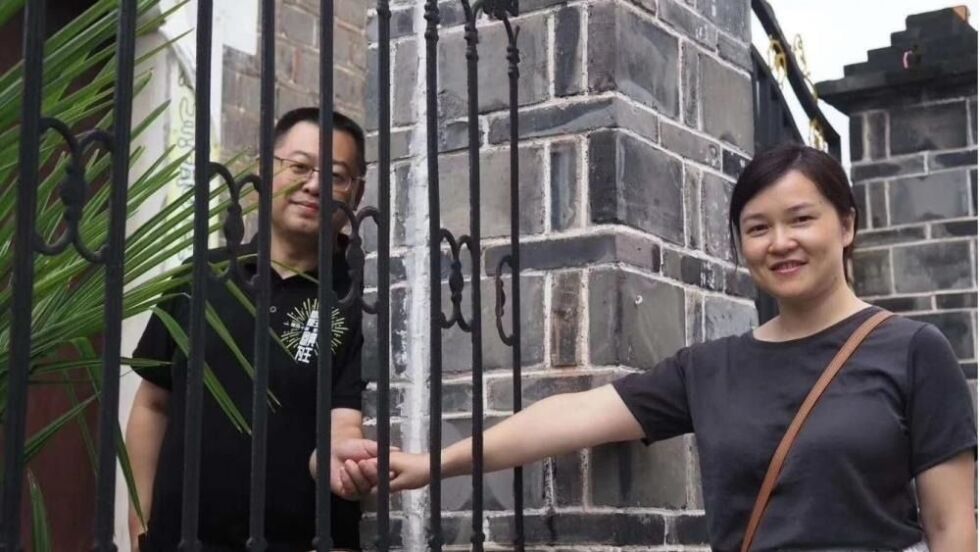 Lederen av Early Rain Covenant Church, Wang Yi ble dømt til ni år i fengsel av en kinesisk domstol i 2020. Han har en plan for fengselsoppholdet: å vinne kommunistiske medfanger for Jesus. På bildet har han besøk av sin kone Jiang Rong.
 Foto: Early Rain Covenant Church